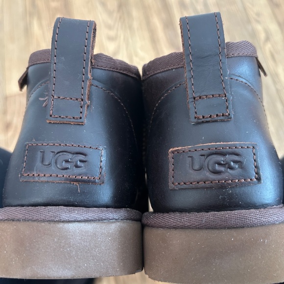 Ugg Women's Classic Ultra Mini LTHR Regen Size 10 - Picture 2 of 3